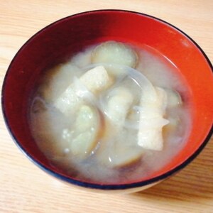 時間がない時の、なす、玉ねぎ、油揚げの時短味噌汁